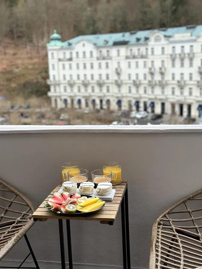 Riverside Apartment كارلوفي فاري